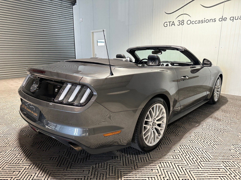 FORD MUSTANG CONVERTIBLE