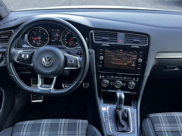 VOLKSWAGEN GOLF VII