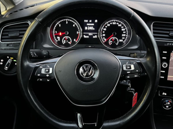 VOLKSWAGEN GOLF VII